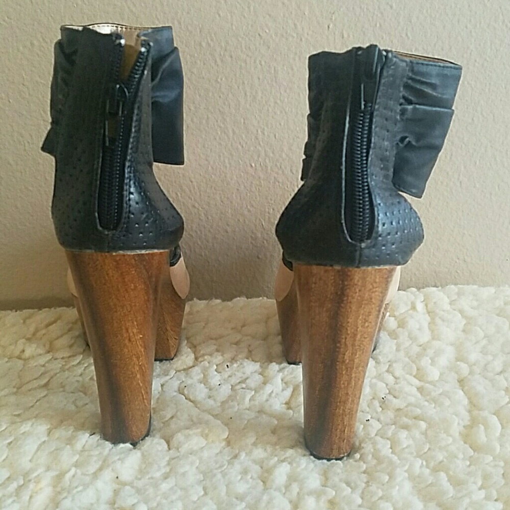 Shoes - Picture 5 of 7